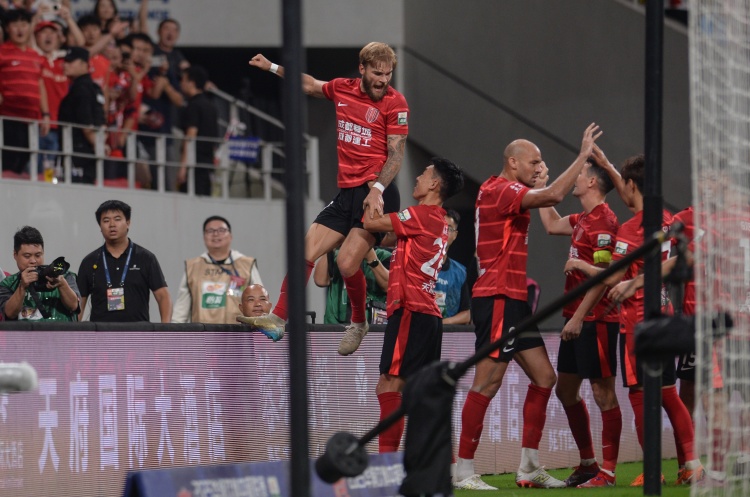 kaiyun体育-苏东：蓉城升至第一但需合理轮换，海港输球但未退出争冠