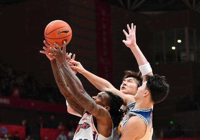 kaiyun-夺俱乐部杯只是开始！上海男篮剑指赛季双冠