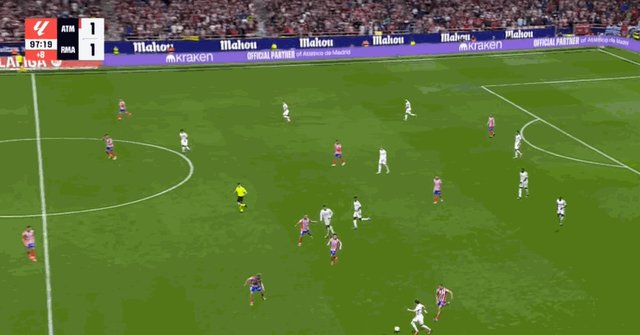 1727647479482044892.gif 红牌.gif