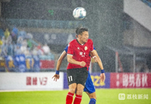 致敬老师！我的老师踢“苏超”