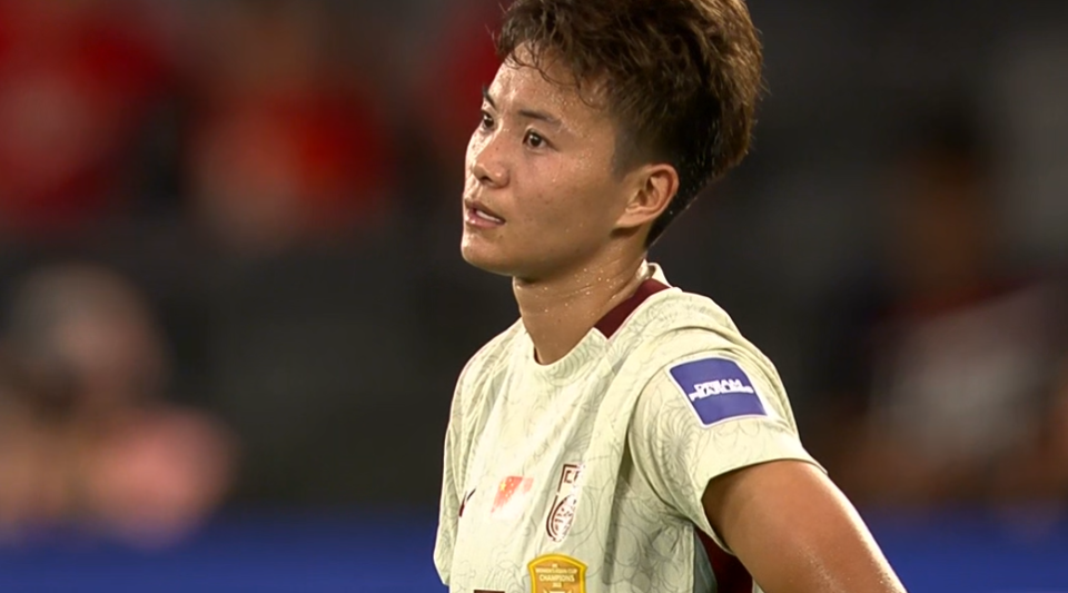 kaiyun体育-中国女足半场领先！媒体人热议：实在没法夸，没王霜能赢都难说