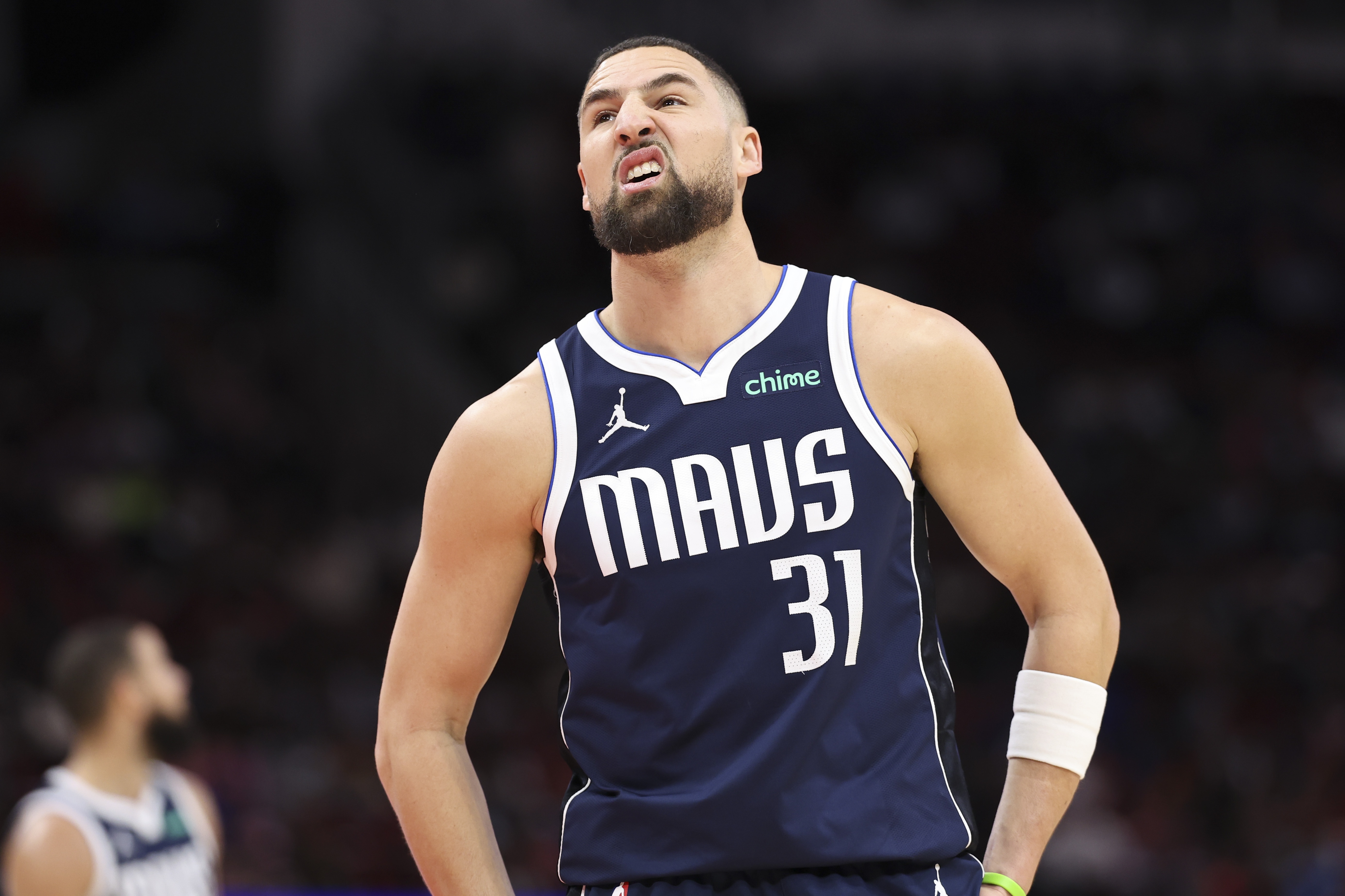 开运体育官网-佛光照不出来了！克莱替补16分钟手感冰凉11投仅3中&amp;三分5中0