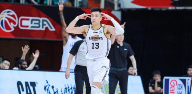 果断、冷静、坚定 郭艾伦完美表现助辽宁起死回生